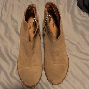 7.5 SUSINA taupe booties